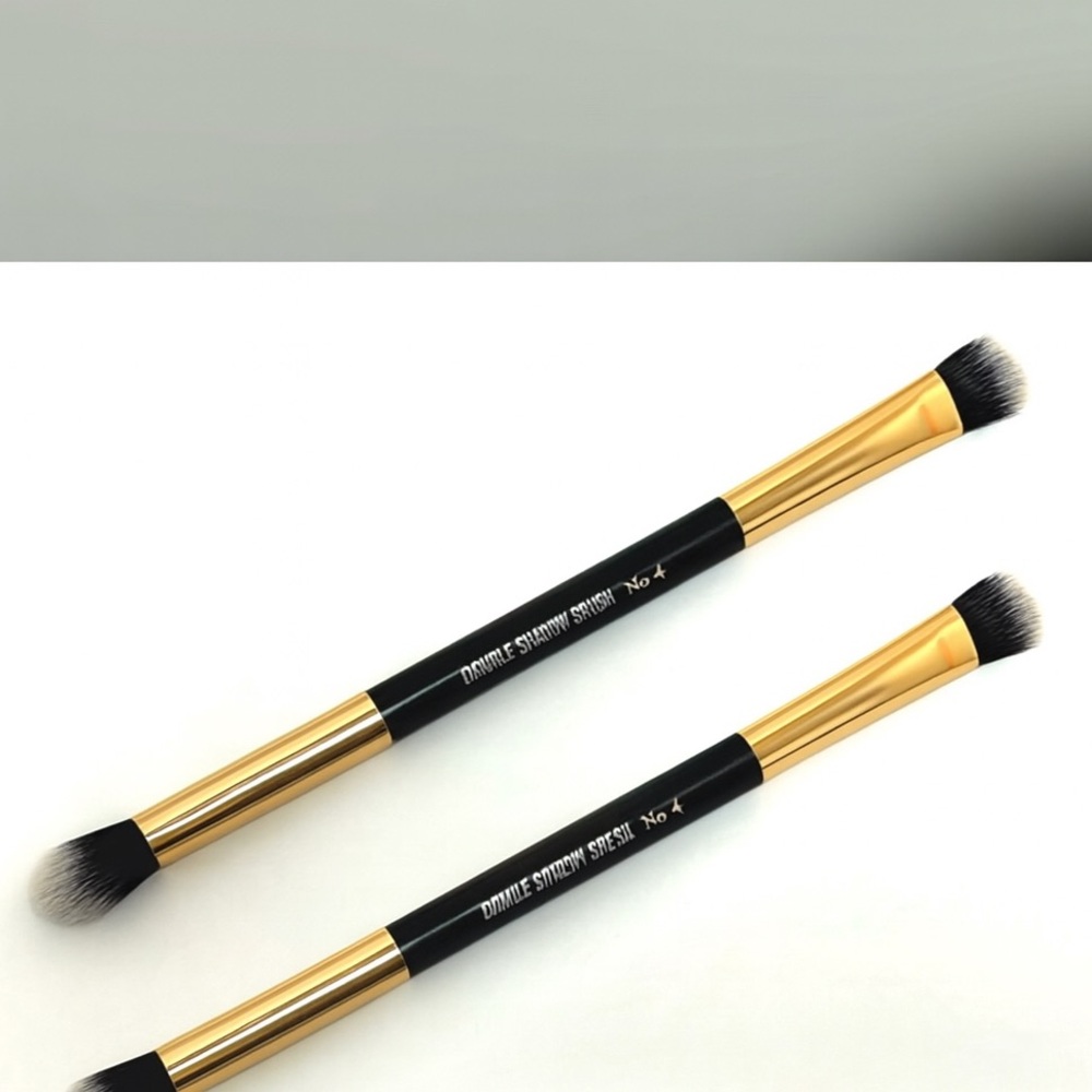 2 Duel-Ended Shadow Brush - Belle Beauty